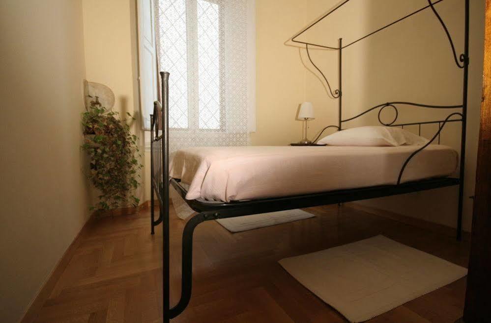 B&B Emily'S Rooms Florens Exteriör bild